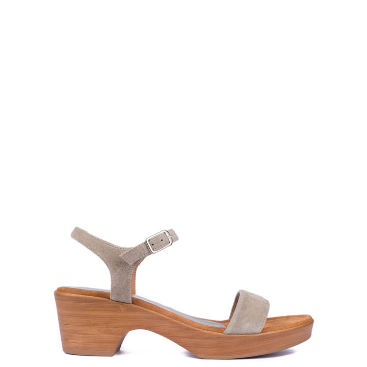 Sandalia de madera y piel gris